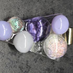 H�romsz�g bubor�k lila-feh�r med�l